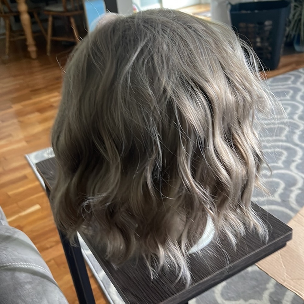 Wig - Picture 2 of 3